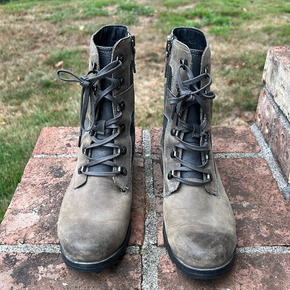 Sorel gray boots